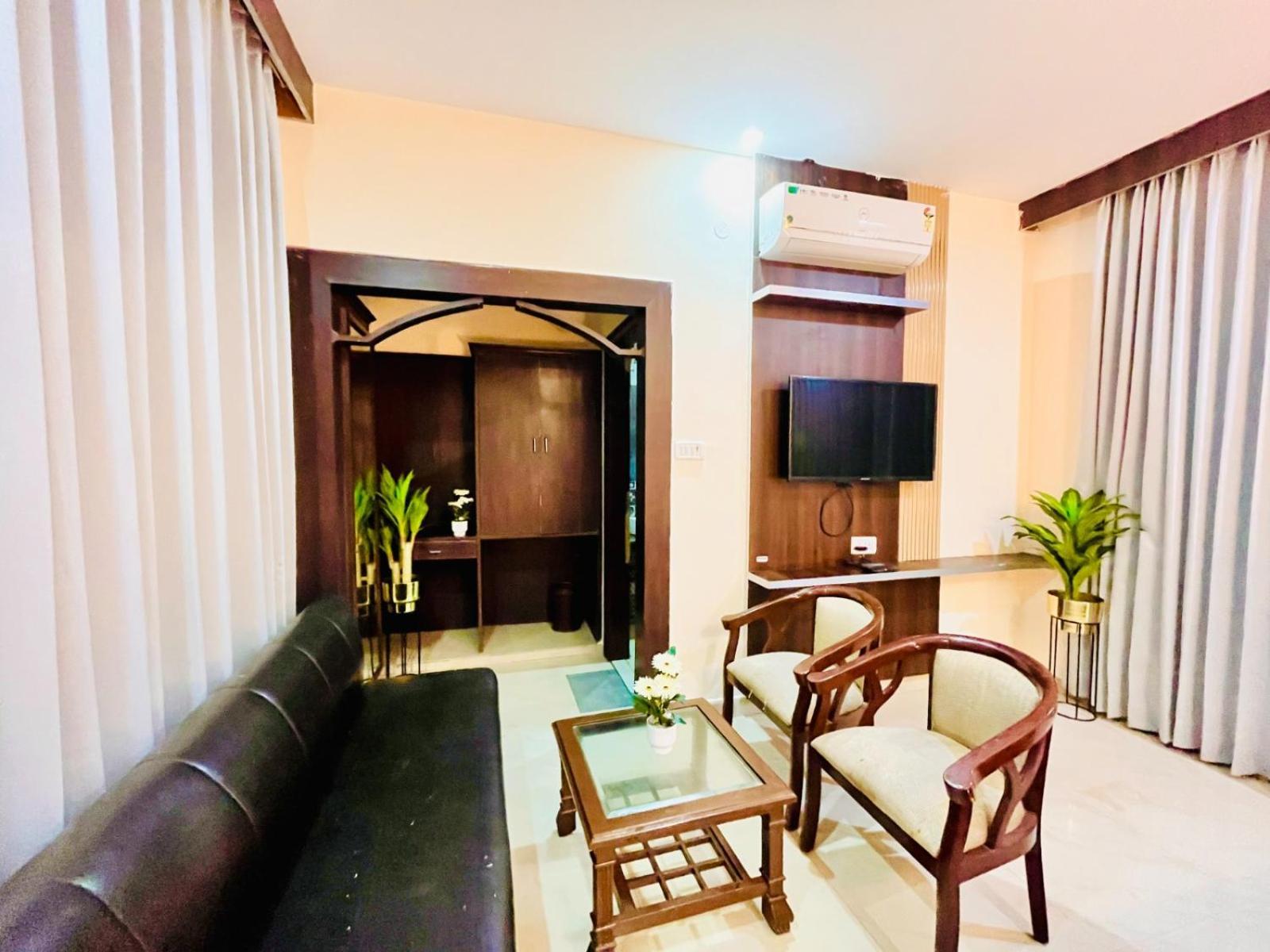 Hotel Ramawati Near Ganga Ghat 하리드와르 외부 사진