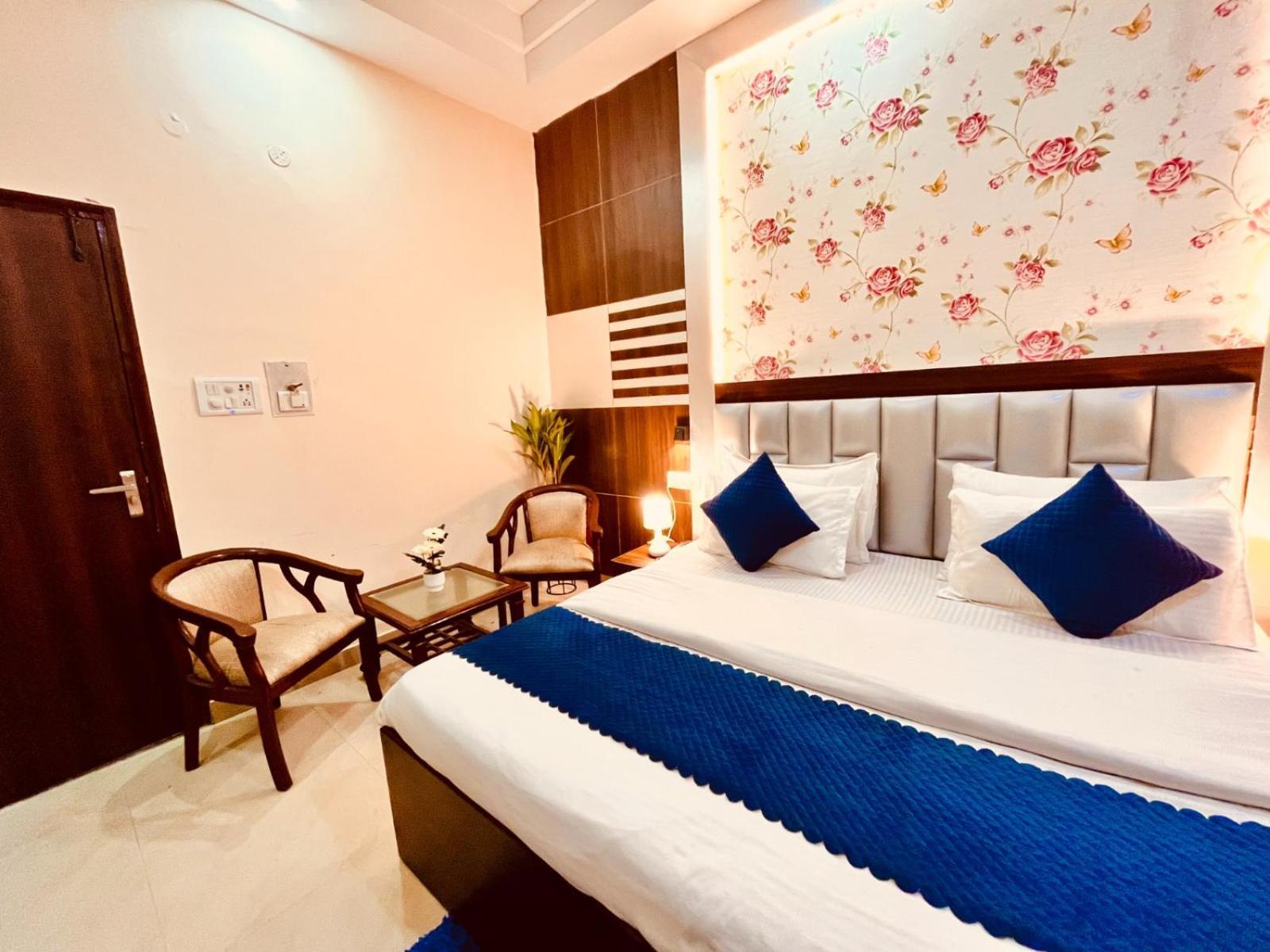 Hotel Ramawati Near Ganga Ghat 하리드와르 외부 사진