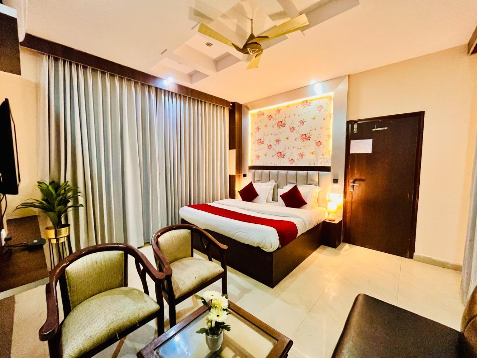 Hotel Ramawati Near Ganga Ghat 하리드와르 외부 사진