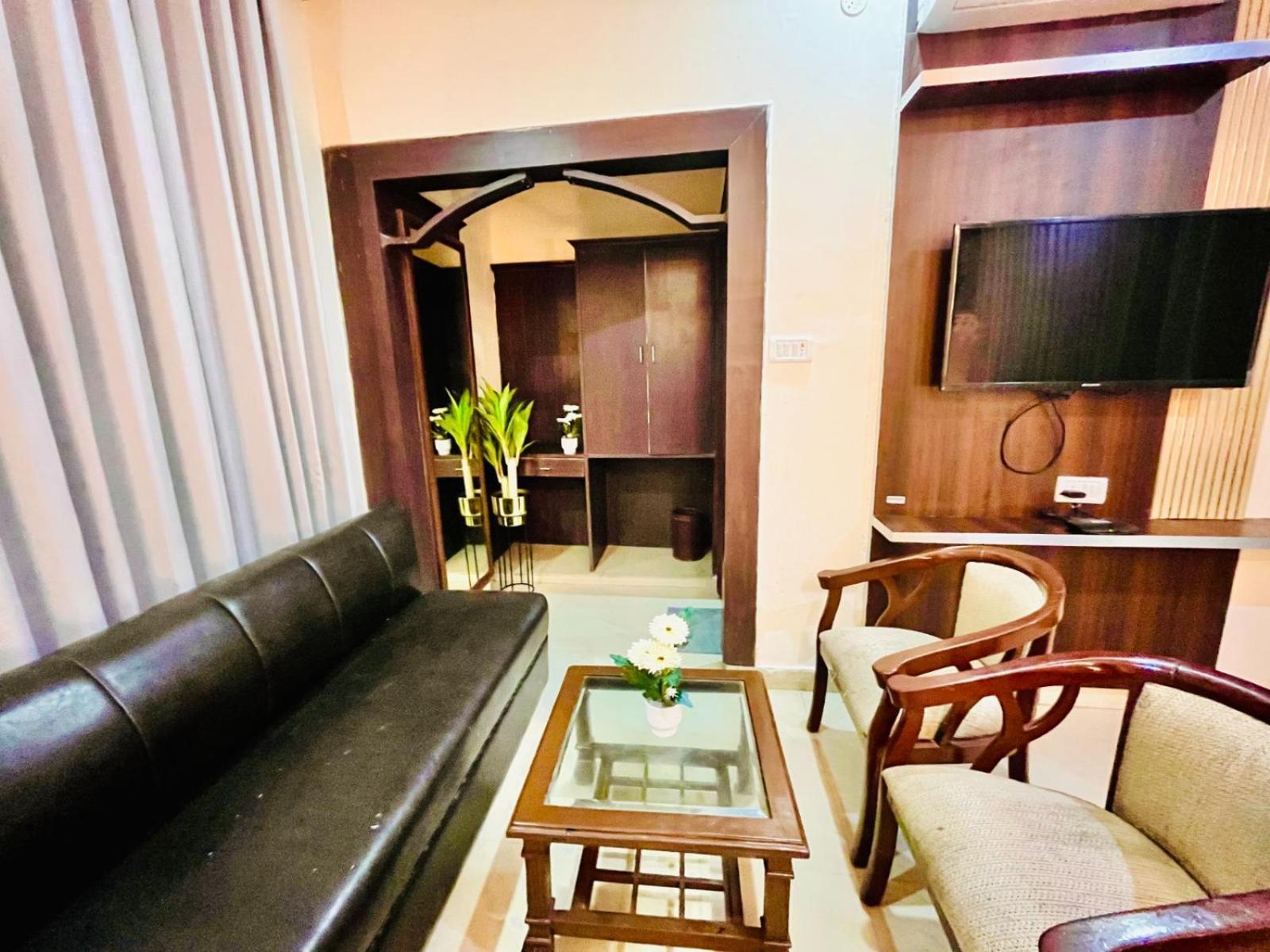 Hotel Ramawati Near Ganga Ghat 하리드와르 외부 사진