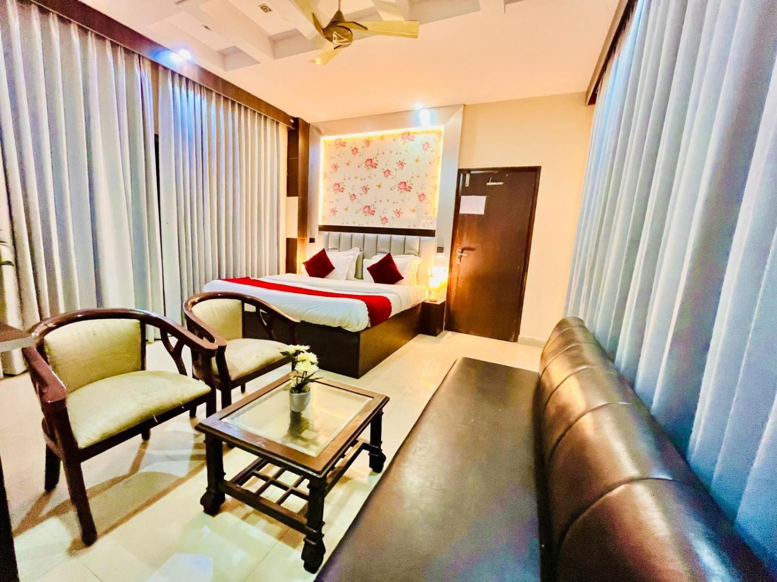 Hotel Ramawati Near Ganga Ghat 하리드와르 외부 사진