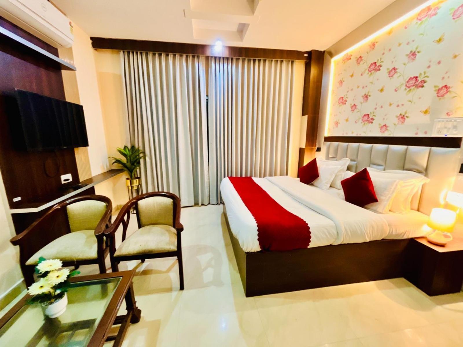 Hotel Ramawati Near Ganga Ghat 하리드와르 외부 사진